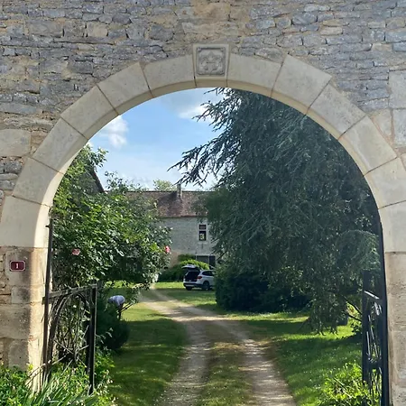 度假居 La Maison Noble Champagné-le-Sec
